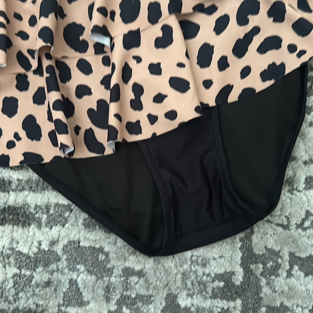 One Piece Ruffle Swimsuit Small - Picture 3 of 6